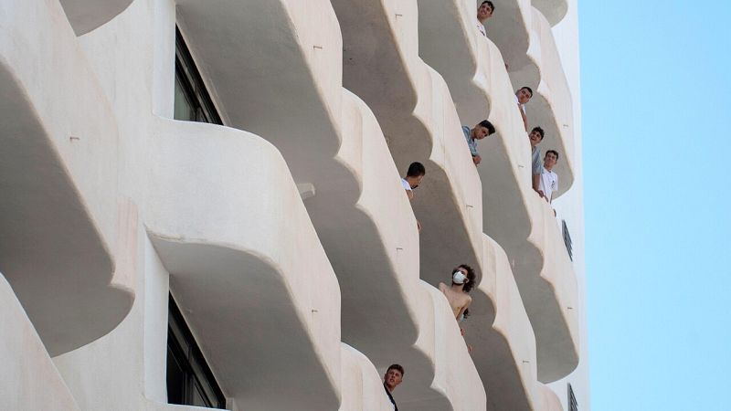 Macrobrote de Mallorca: 1824 casos y 5978 personas en cuarentena - La tarde en 24h | Ver