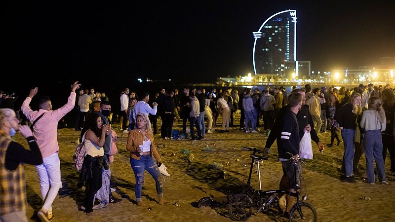 Vecinos de Barcelona protestan por los botellones