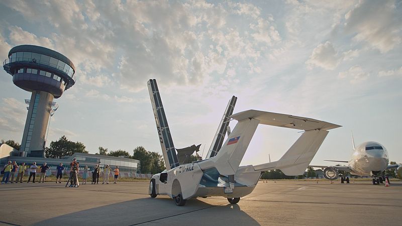 El futurista coche volador 'Aircar 1' es presentado en Eslovaquia