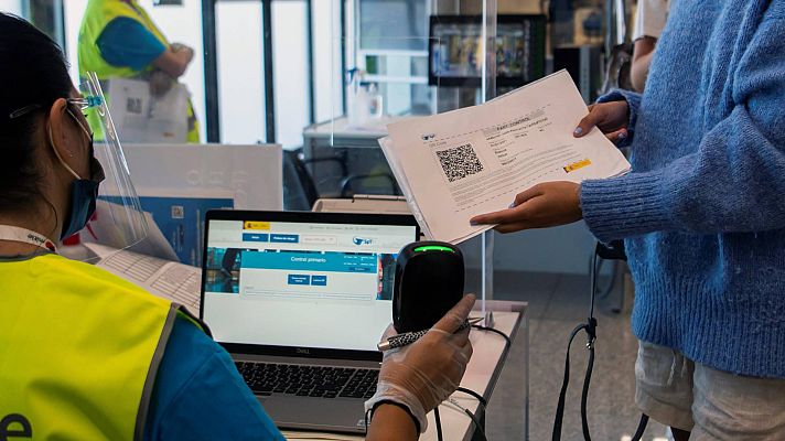 Telediario 1 - Los turistas europeos estrenan el pasaporte COVID