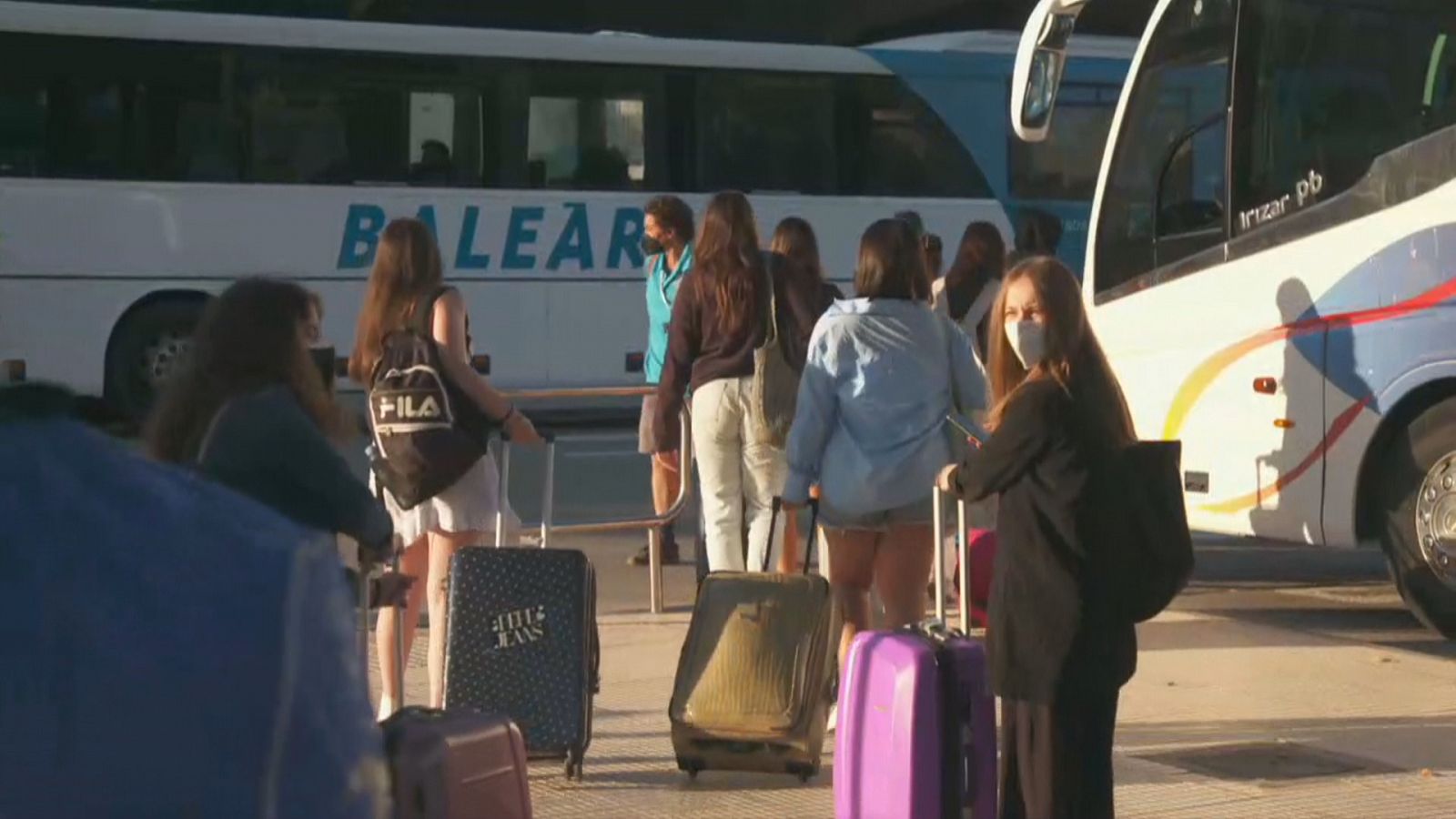 Volven os estudantes confinados