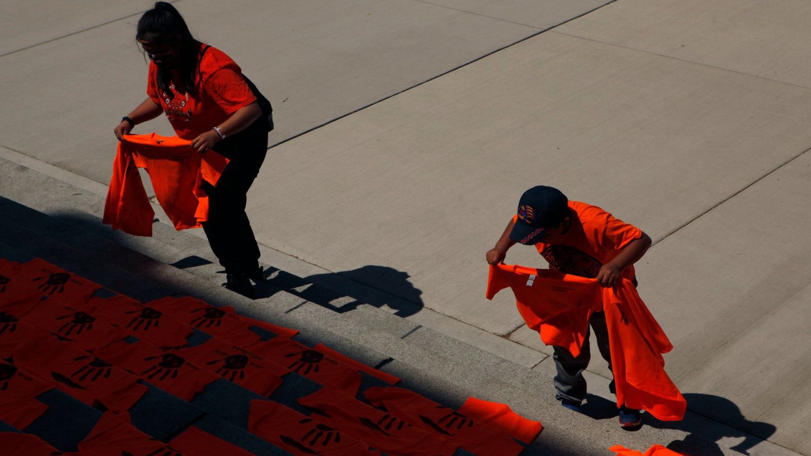 Descubren en Canadá 182 nuevas tumbas sin identificar cerca de un antiguo internado para indígenas