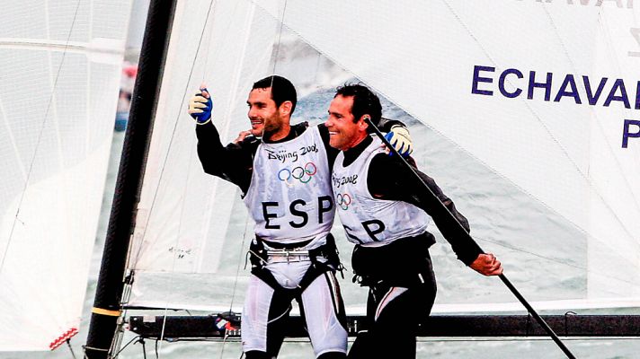 Fernando Echávarri y Antón Paz ganan el oro en los Juegos Olímpicos de Pekín '08 en vela