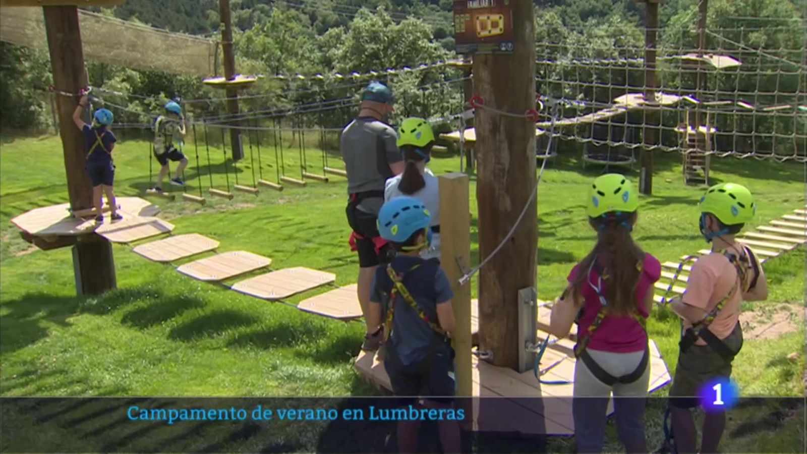 Los niños ya están de vacaciones y disfrutan de campamento de verano como el de multiaventuras en Lumbreras de Cameros,