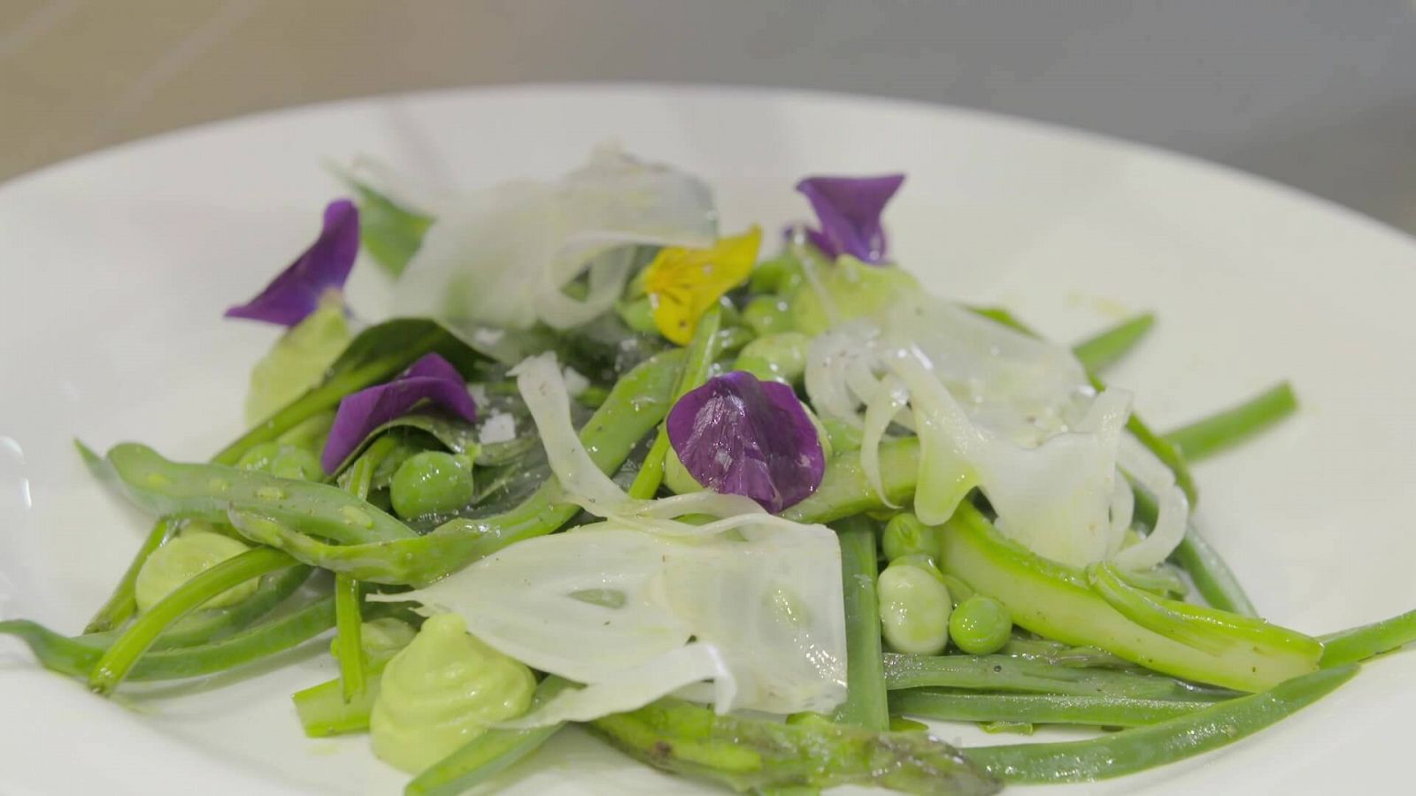 Amor Gastronòmik - Amanida tèbia de verdures de temporada de la Laura Veraguas