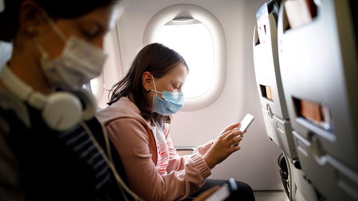 Telediario 1 - Vacunados, con PCR negativa y aún así en cuarentena