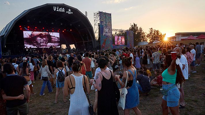 Telediario 1 - Largas colas en el Vida, el primer festival sin distancias