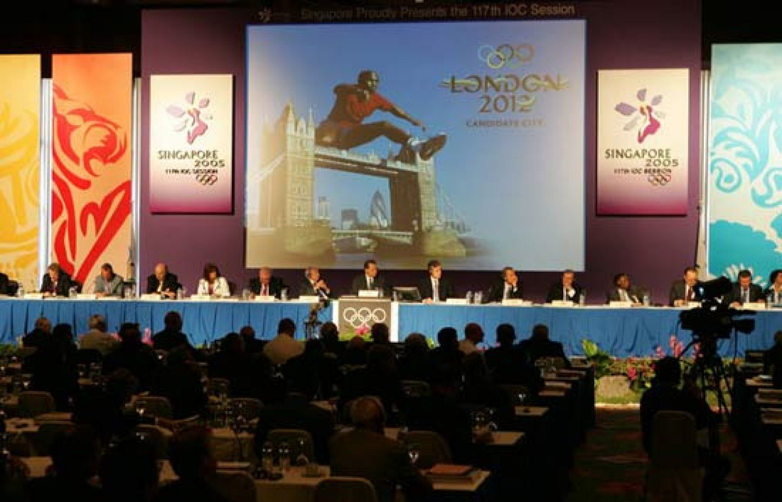 Aunque son más de un centenar de miembros, sólo 96 votarán en la primera ronda de un sencillo sistema de votación, aunque con varios 'peros'. 