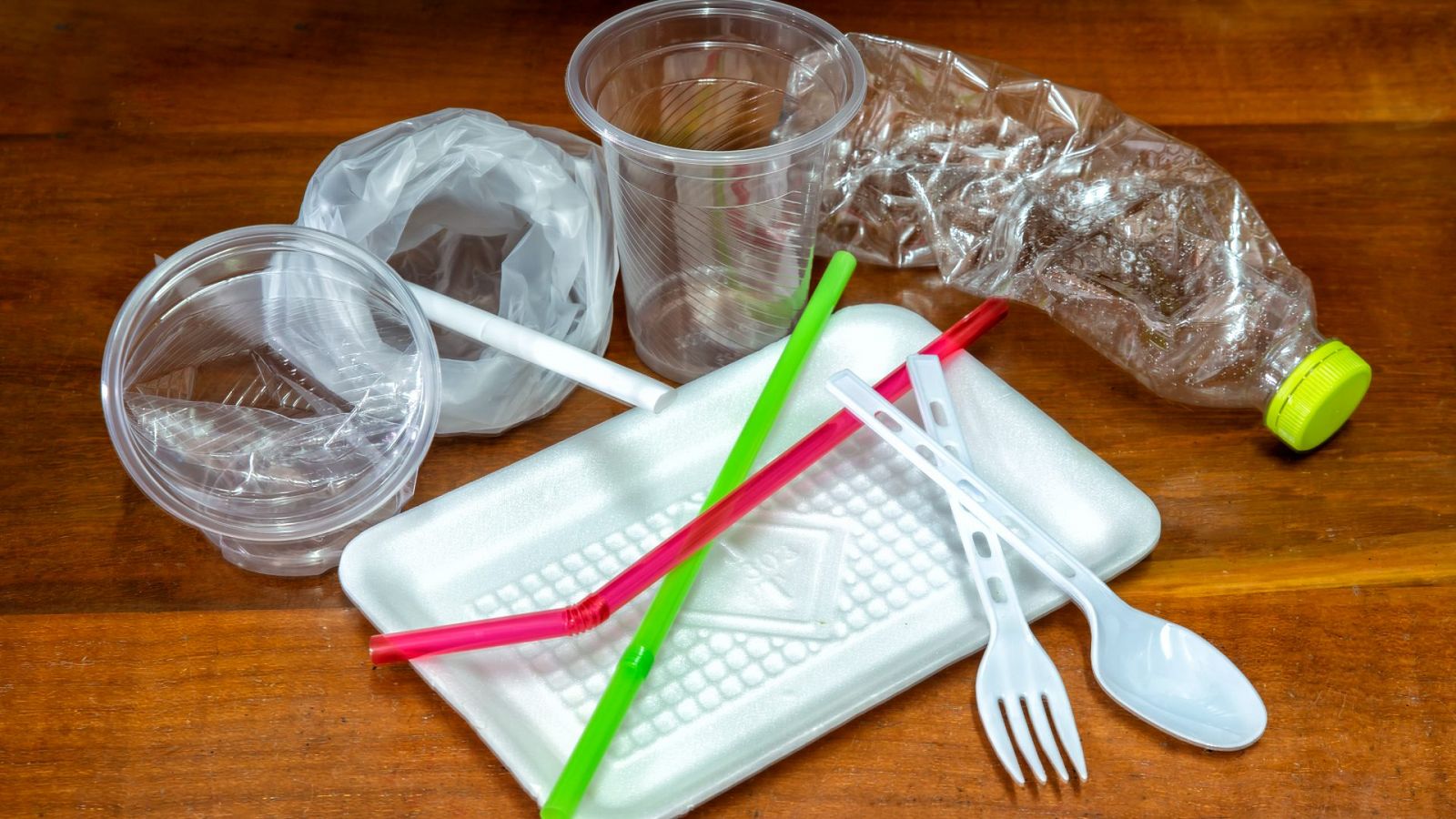 La UE prohíbe desde este sábado los plásticos de un solo uso