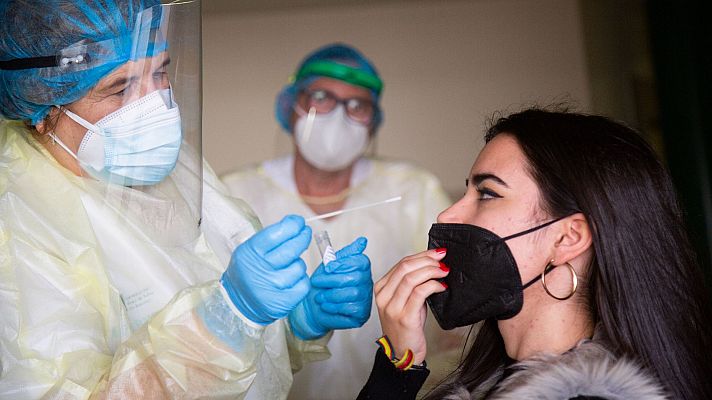 Telediario 1 - Las comunidades realizan cribados masivos entre los jóvenes ante el aumento de casos