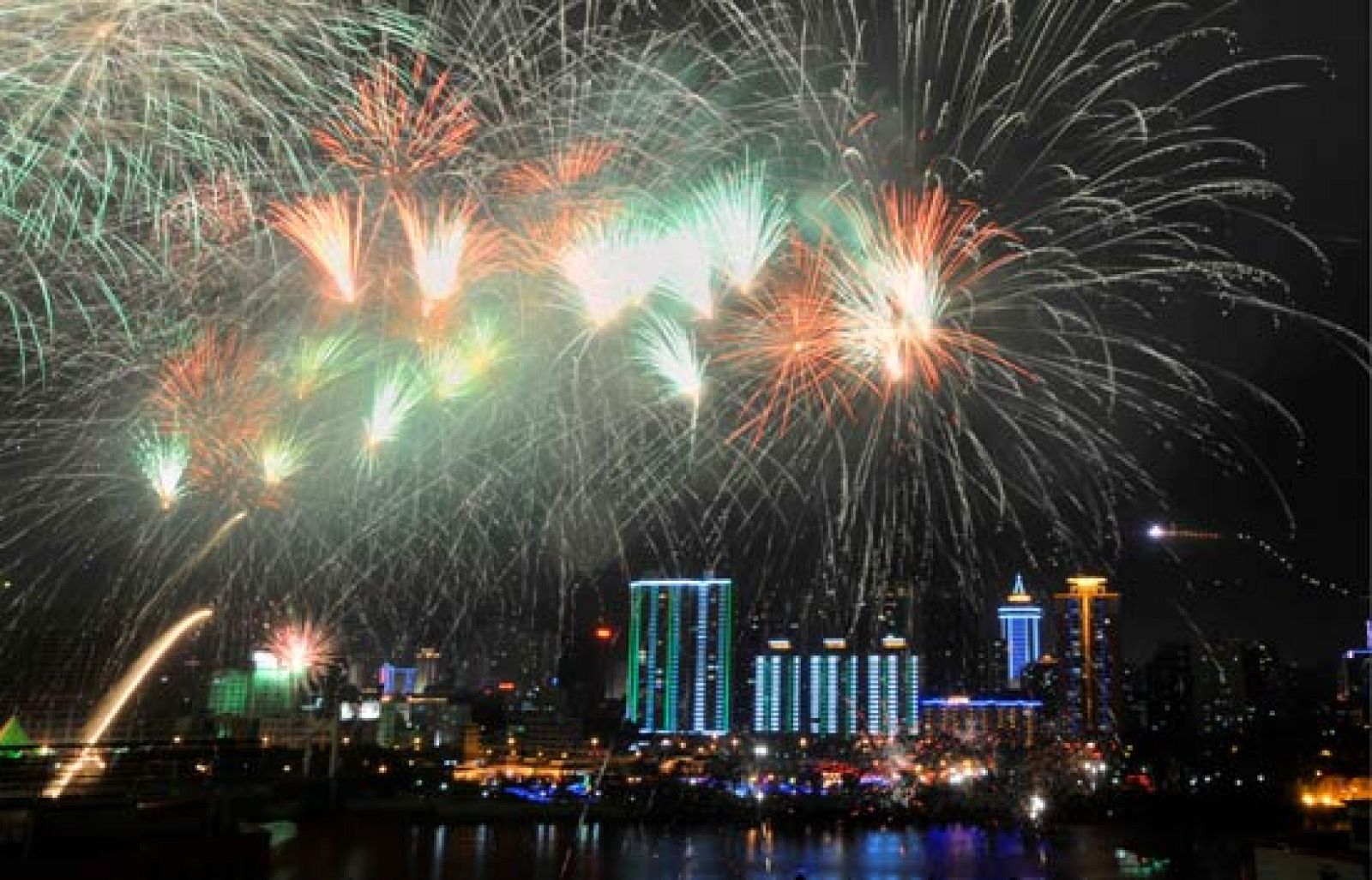 Telediario 2 en cuatro minutos - 01/10/09 | Ver