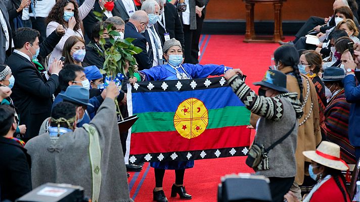 Telediario Fin de Semana - La sesión de inauguración de la convención constituyente en Chile, suspendida durante una hora por protestas