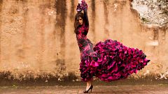 Flash Moda - María Lafuente viste de magia el arte de María Juncal