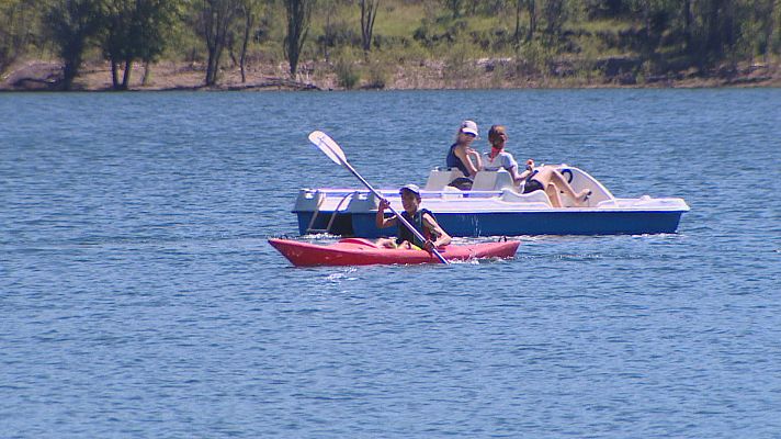  - Temporada de baño en el Pantano de El Rasillo, en La Rioja