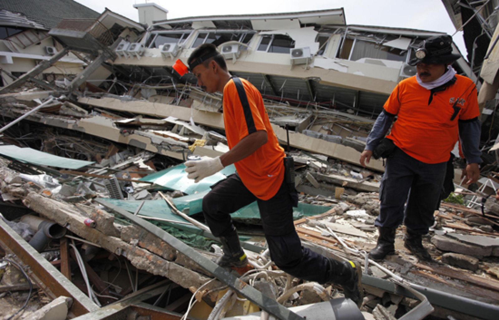 Una niña española de seis años está entre las víctimas del tsunami de las islas Samoa. | Ver