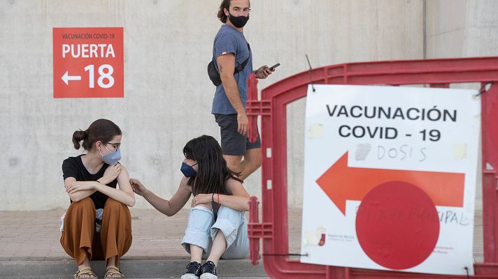 Cataluña comienza a vacunar sin cita previa y Madrid a los estudiantes que se van al extranjero