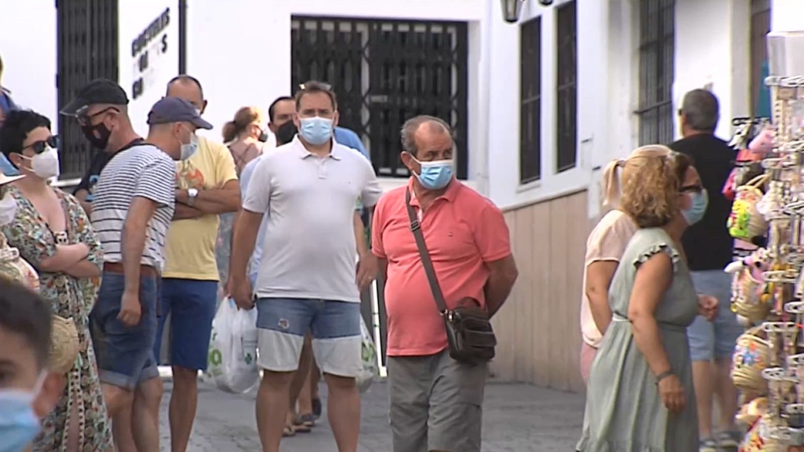 El aumento de los contagios en el municipio gaditano de Conil amenaza con un cierre en plena temporada de verano