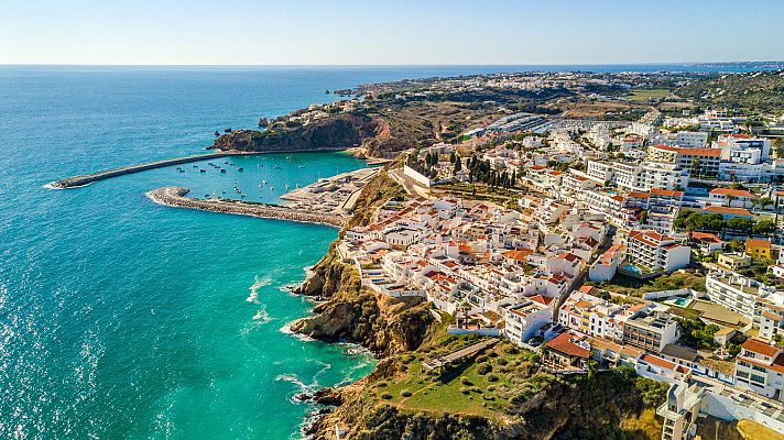 El Algarve portugués vuelve a las restricciones por la alta incidencia de la COVID-19