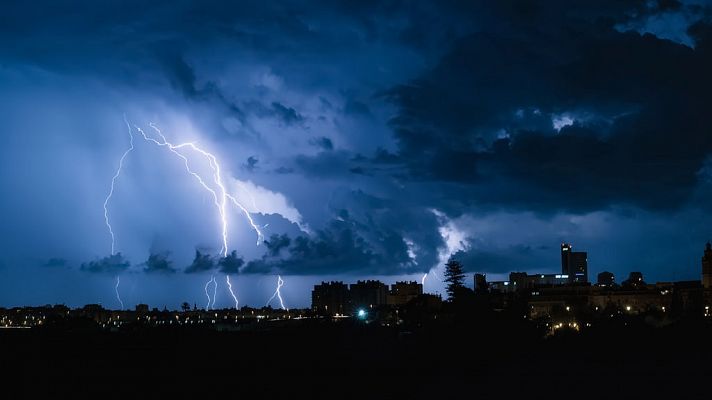 Este jueves, cielo despejado salvo puntos de norte, Levante y norte de Canarias