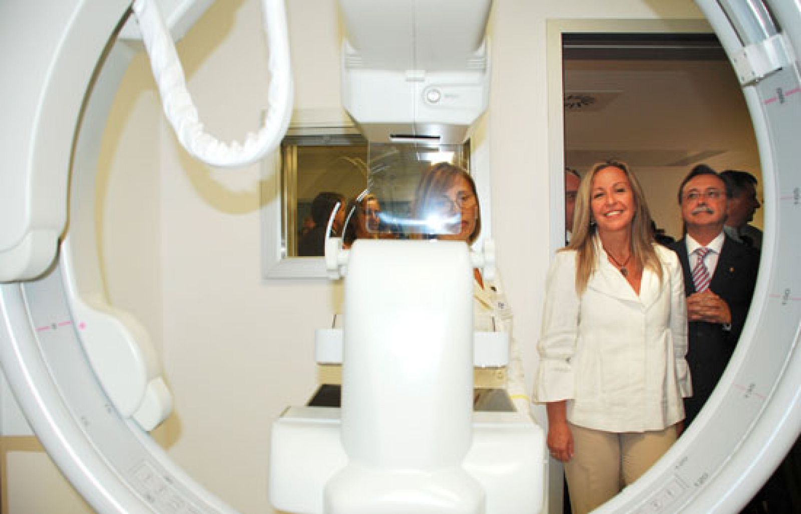 Los trabajadores del centro de Salud del Tarajal han protestado por las deficientes condiciones laborales.La ministra de Sanidad, Trinidad Jiménez, ha estado en Ceuta para inaugurar el nuevo Hospital Universitario de la ciudad autónoma.Ceuta será la autonomía que más dinero por habitante recibirá de los Presupuestos Generales del Estado.El Ceuta venció en la pasada jornada al Granada por dos goles a uno.