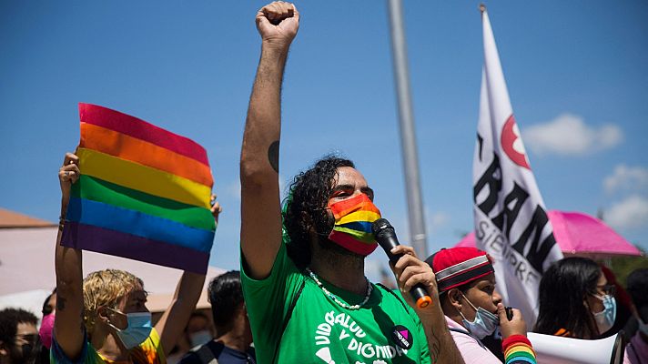 Telediario 1 - El asesinato de Samuel provoca una reacción en las redes sociales para denunciar otros episodios de agresiones lgtbi-fóbicas
