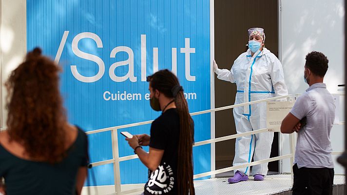 Telediario 1 - Cataluña lanza una app para los contactos estrechos ante la saturación de la atención primaria