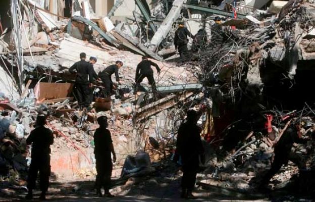  - En Sumatra se buscan supervivientes