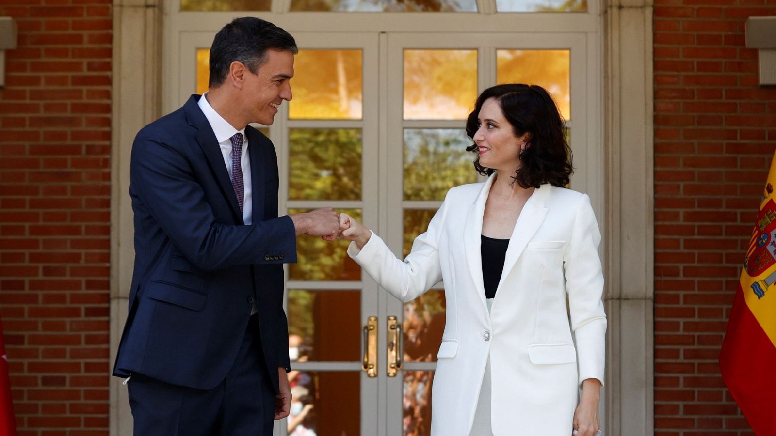 Ayuso acusa a Sánchez de tener intereses "distintos" a los de España tras reunirse con él en Moncloa