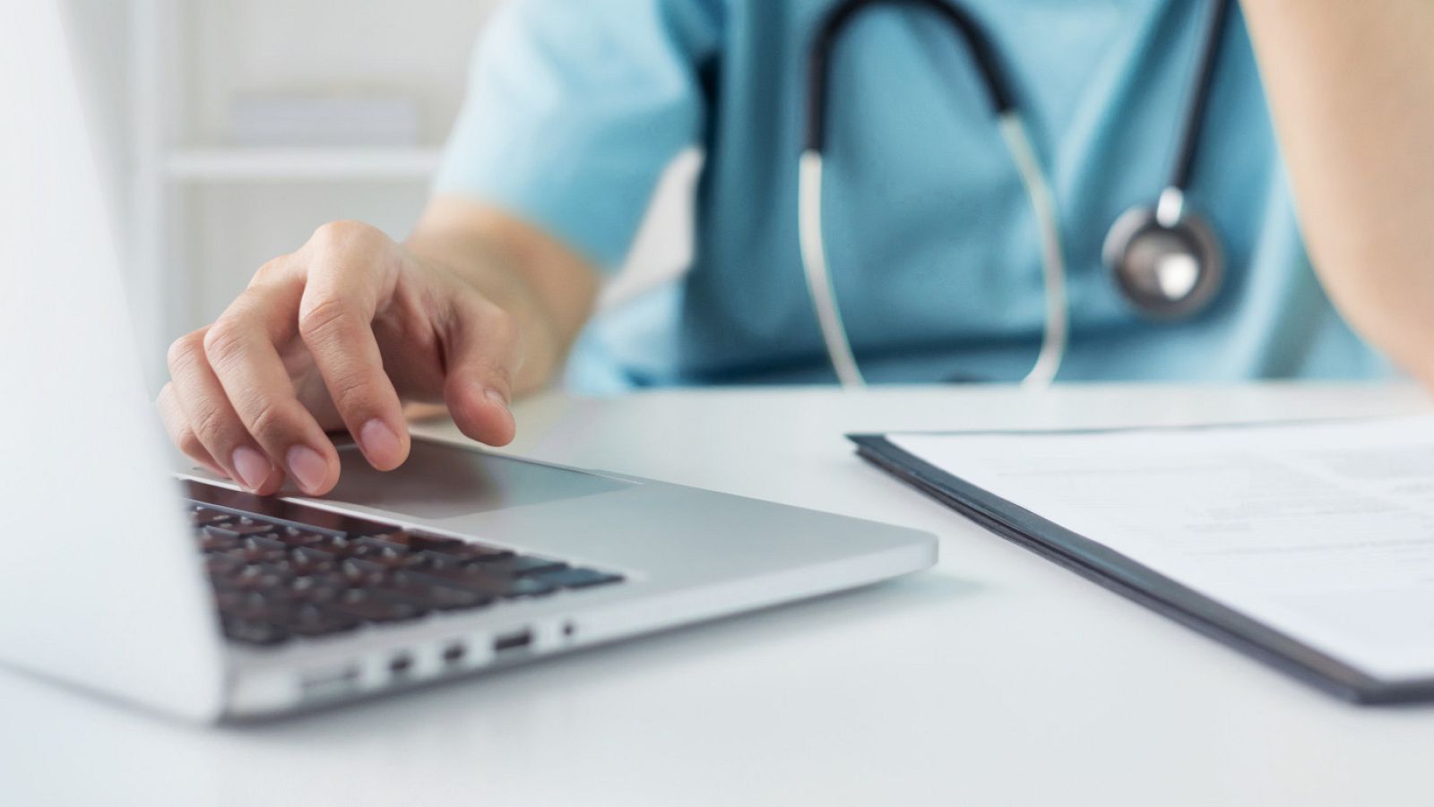 Los secuestros de datos sanitarios se disparan con la pandemia - Telediario 1 | Ver