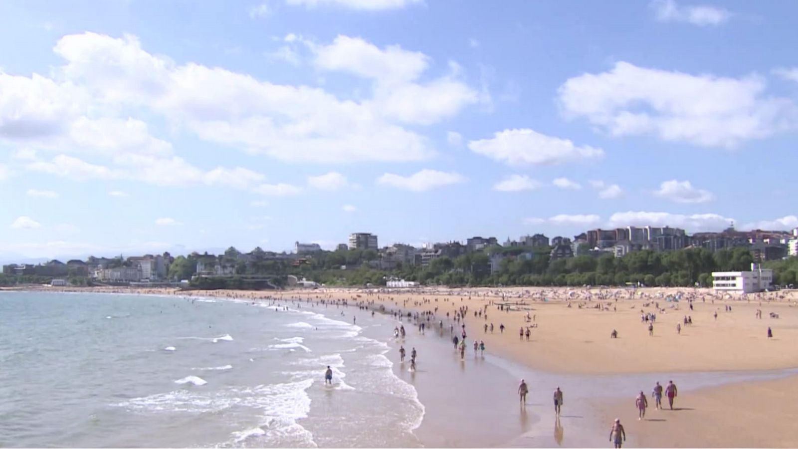 Levante fuerte en el Estrecho. Intervalos de viento fuerte en Canarias y el litoral de Almería - ver ahora