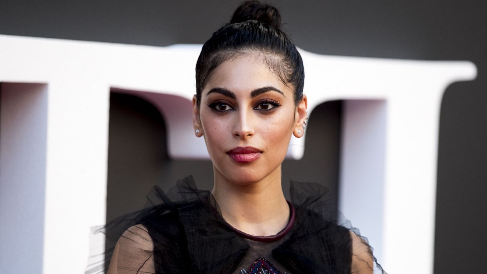 La belleza cautivadora de Mina El Hammani 