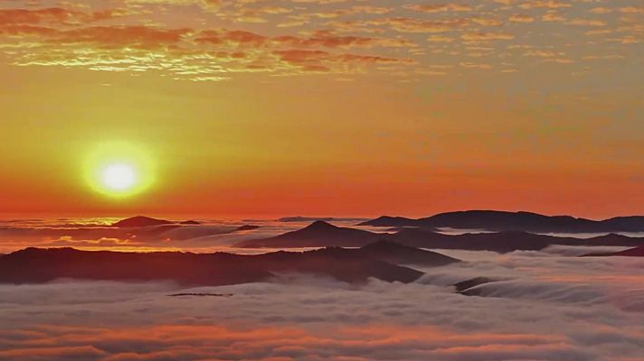 Temperaturas significativamente altas en gran parte del interior peninsular, Baleares y Canarias, con temperaturas superiores a 40 grados en amplias zonas de la mitad sur peninsular