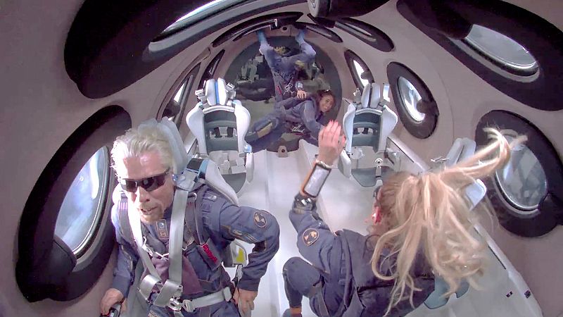El magnate Richard Branson viaja al espacio a bordo de una aeronave de su empresa Virgin Galactic