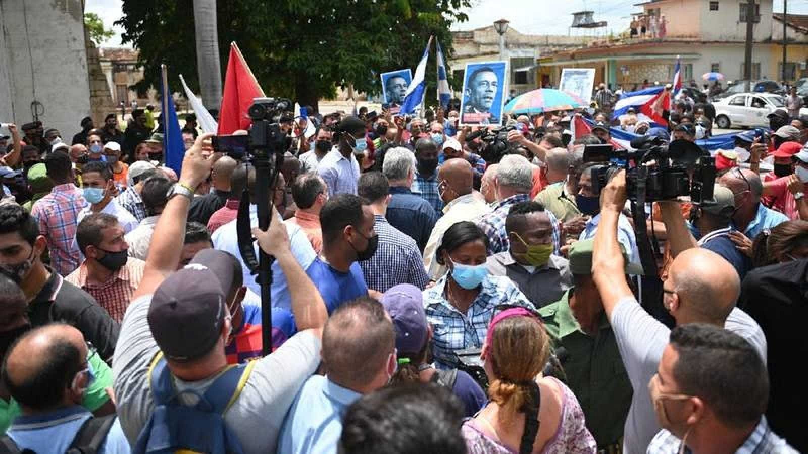 Miles de personas toman las calles en Cuba en unas protestas históricas contra el régimen - Ver ahora