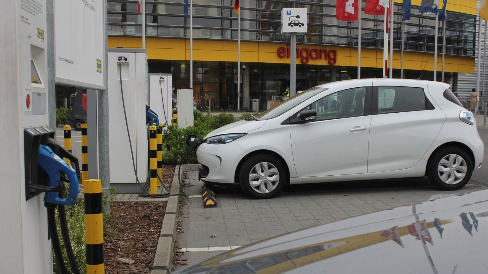 El PERTE del coche eléctrico supondrá una inversión pública de 4.300 millones de euros El PERTE del coche eléctrico supondrá una inversión pública de 4.300 millones de euros