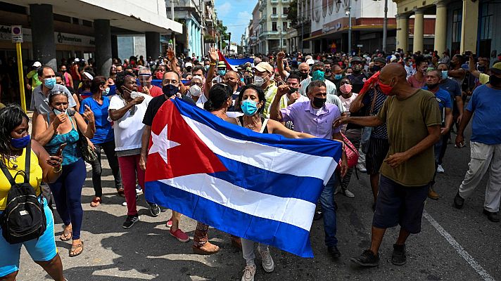 Telediario 1 - Una inédita ola de protestas contra el régimen recorre las calles de Cuba