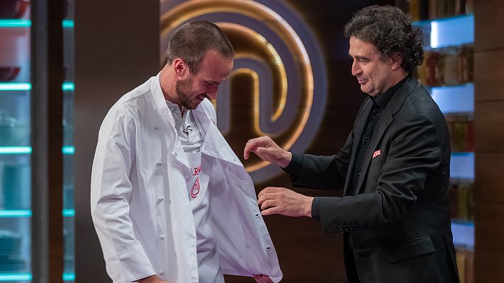 ¡Arnau consigue la primera chaquetilla de MasterChef 9!