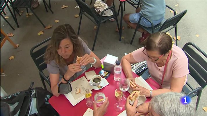 Els Ajuntaments asseguren no tenir recursos per aturar les aglomeracions al carrer