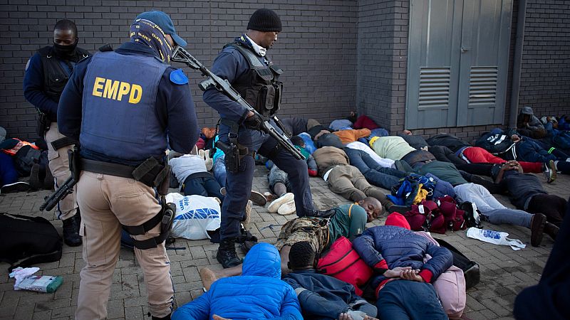 Disturbios y saqueos en Sudáfrica tras la detención del expresidente Zuma