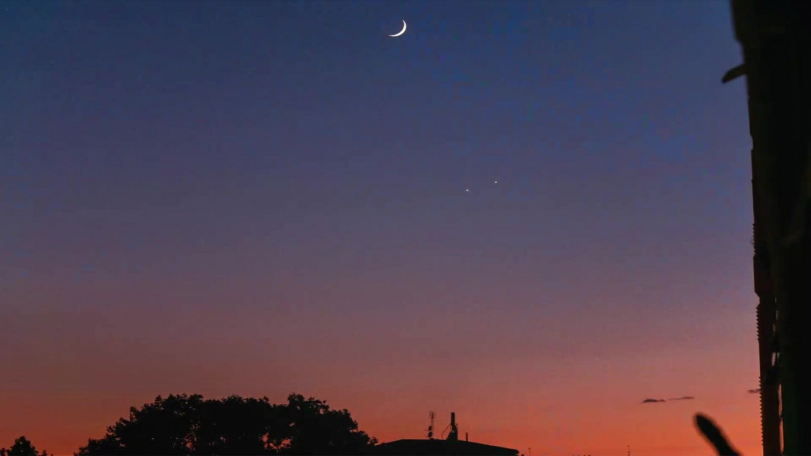 Descenso notable de temperaturas en Baleares, este de Canarias y sur del área mediterránea peninsular, localmente extraordinario en el área litoral del Levante. Intervalos de viento fuerte en el bajo Ebro - ver ahora