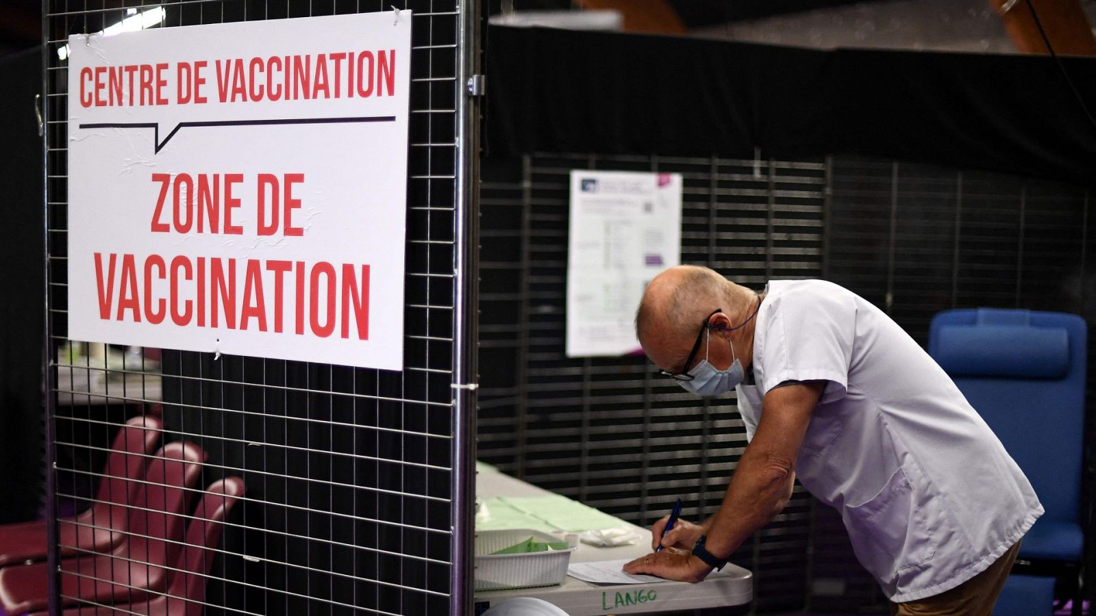 Más de millón y medio de franceses piden vacunarse tras la imposición del certificado COVID para acceder a algunos servicios