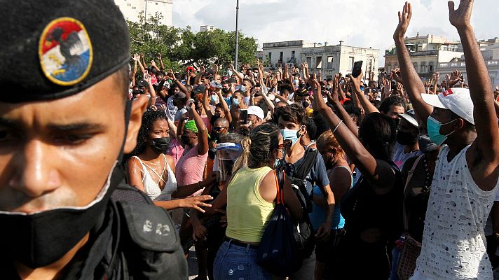 Telediario 2 - Escasez, apagones, pandemia y bloqueo económico: los ingredientes de las protestas en Cuba