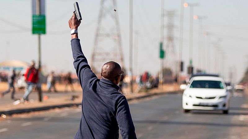 Los graves disturbios y protestas continúan asolando Sudáfrica