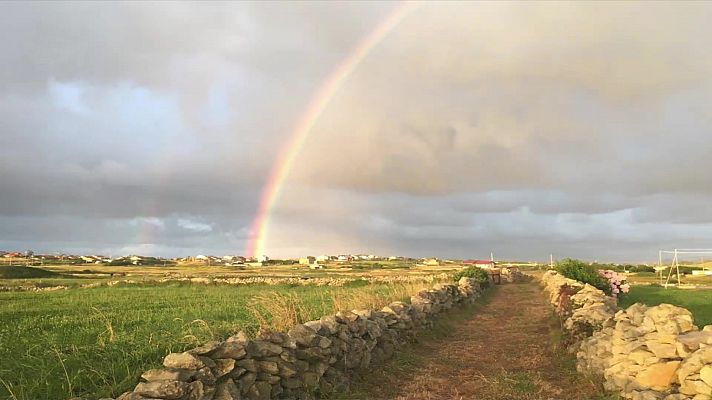 El tiempo - Algunos intervalos de viento fuerte en el litoral de Galicia, bajo Ebro y Canarias