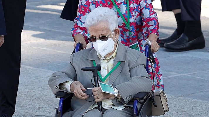 Especiales informativos - Araceli Hidalgo, primera vacunada en España: "A los jóvenes les pido que respeten la pandemia"