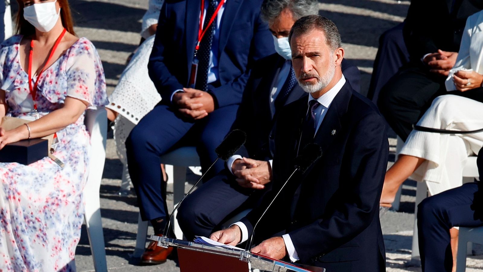 El rey insta a "mantener viva la memoria de lo sucedido" y destaca la "esperanza" de las vacunas frente al coronavirus