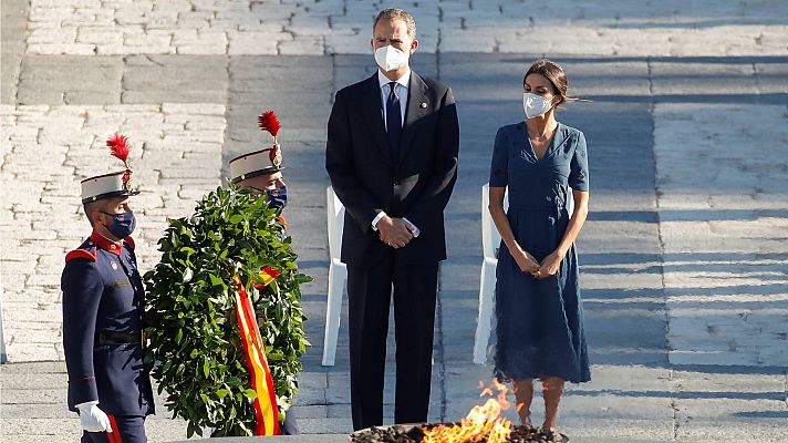 Telediario 1 - Entre el recuerdo y la esperanza: así ha sido el segundo homenaje a las víctimas de la COVID-19