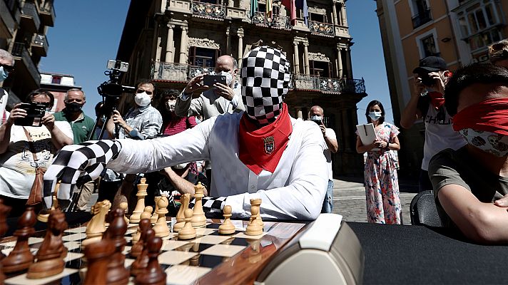 Telediario 1 - Entrevista a un maestro del ajedrez, el 'Rey Enigma'