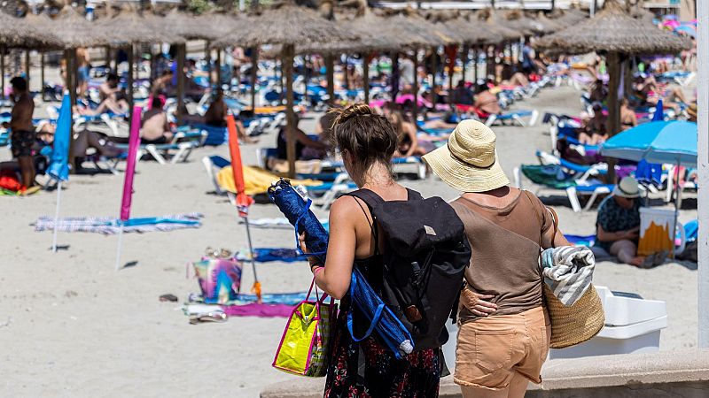 Nuevo varapalo al turismo: Países Bajos desaconseja los viajes a Baleares y Canarias