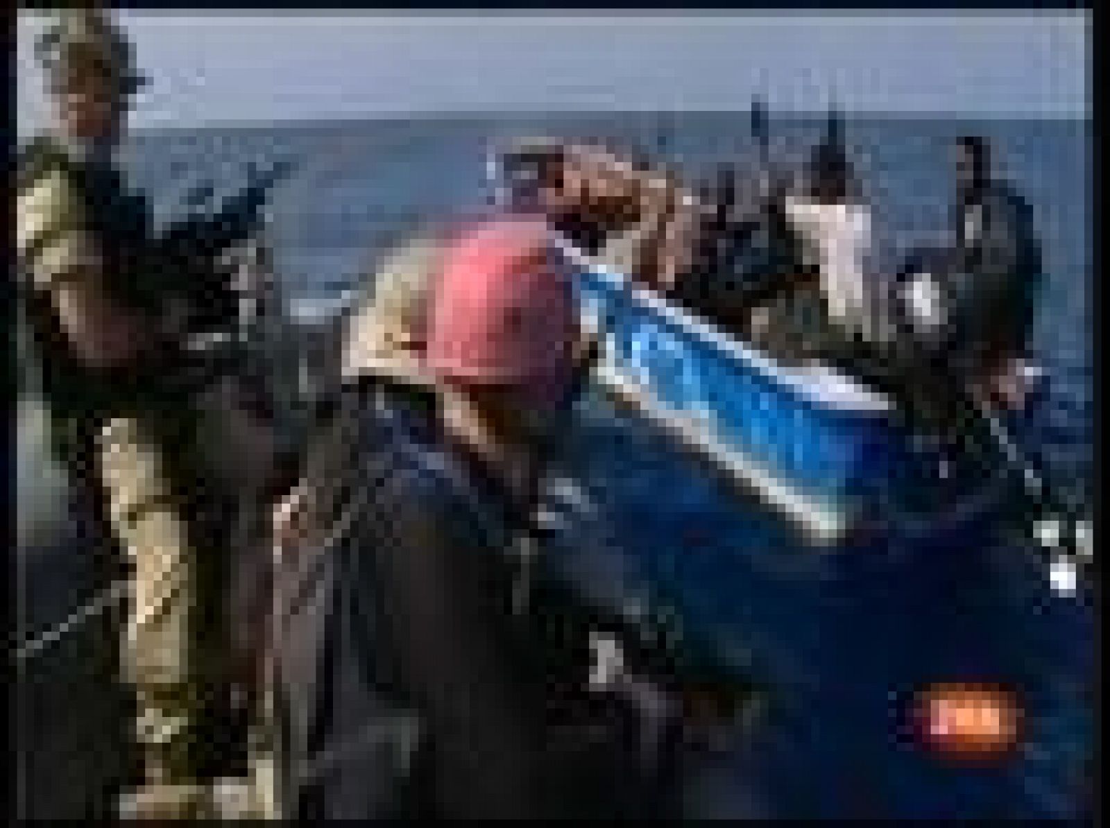 El juez de la Audiencia Nacional Baltasar Garzón ordena el traslado "urgente" a España de los dos piratas que participaron en el secuestro del atunero vasco 'Alakrana' y que fueron detenidos por la fragata 'Canarias' cuando intentaban llegar a las costas de Somalia (06/10/09).